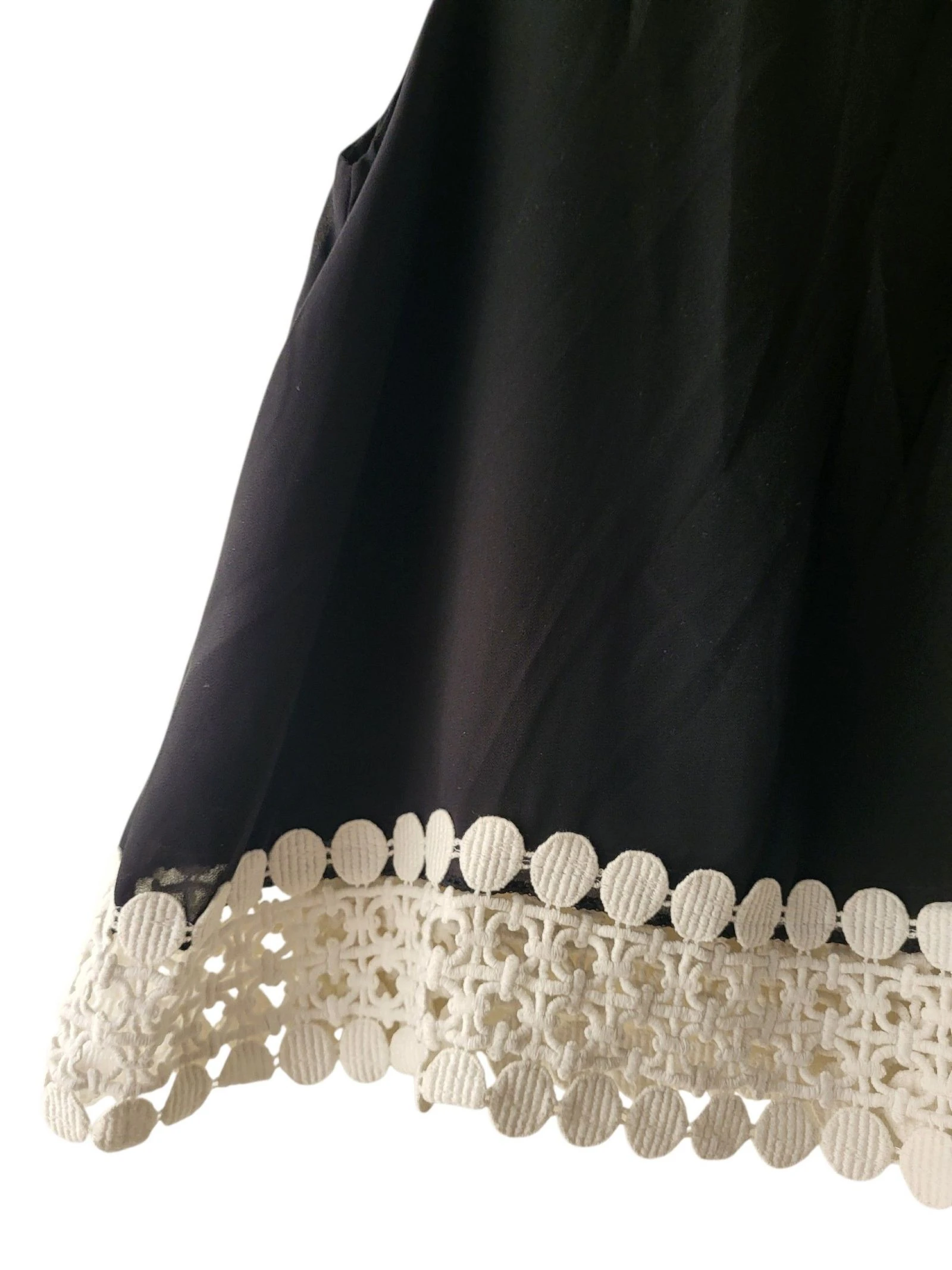 Blusa negra con encaje blanco  – photo 6